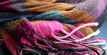 Різдвяний подарунок і затишний тренд: які шарфи популярні цієї зими (фото)