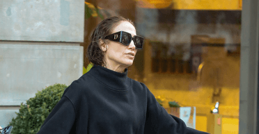 Окуляри за 10 тисяч грн та мокре волосся: новий образ Джей Ло (фото)