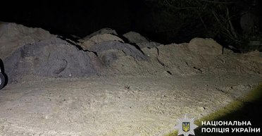 В Киевской области 11-летнего мальчика засыпало песком: детали трагедии