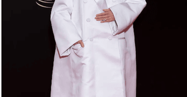 63-річна Тільда Свінтон з'явилася на червоній доріжці в громадному трендовому пальто