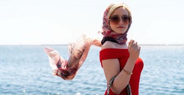 Сучасний ярмарок марнославства. Чого може навчити серіал "Вигадана Анна"