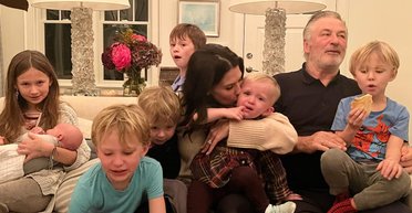 Дружина Алека Болдвіна показала фото з усіма їхніми сімома дітьми