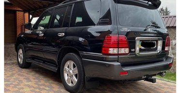 Идеальный "Крузак": в Украине обнаружили 17-летний внедорожник Lexus в новом состоянии (фото)