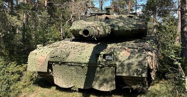 Лучший танк против сил РФ: эксперты дали оценку шведской машине Strv 122 (видео)