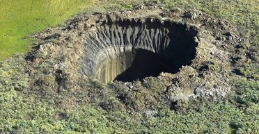 У вічній мерзлоті Сибіру відкривається дедалі більше "Врат у пекло": по два "бездонні" провали на рік (фото)