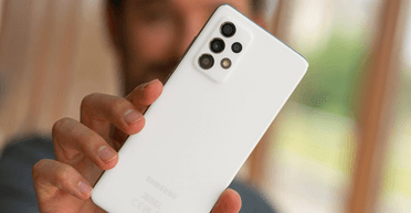 С этими телефонами Samsung пора попрощаться: какие модели попали в "черный список"