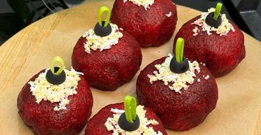 Новорічне меню: як подати "шубу" на стіл так, щоб усі ахнули (відео)