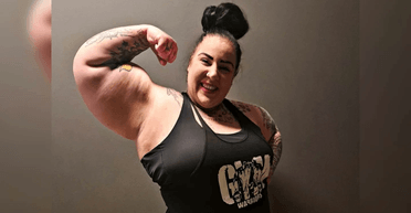 Біцепси більші ніж у Шварцнегера: нідерландка називає себе "Жінкою-Халком" (відео)