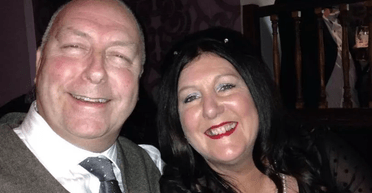 Мріяли стати мільйонерами: британець із дружиною обдурив батьків, залишивши їм 28 пенсів (фото)