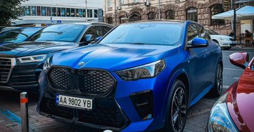 В Украине появился новейший электрический кроссовер BMW с оригинальным дизайном (фото)