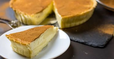 "Умный торт": рецепт десерта без начинки, который трансформируется в духовке