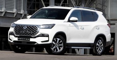 Представлен нестандартный корейский фургон-внедорожник с богатым оснащением (фото)