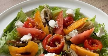 Смачно і красиво: рецепт салату із запеченими овочами