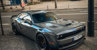 У Києві помітили "пекельний" американський спорткар потужністю понад 700 сил (фото)