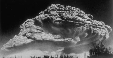 69 років тому величезний вулкан вивергнувся у Росії, але тепер відновлюється: загрожує новий вибух