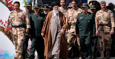 Сидит в бункере без связи: верховный лидер Ирана выбрал трех преемников на случай своей смерти