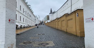 "Последний молебен УПЦ": что происходило в Киево-Печерской лавре в день "выселения" (репортаж)