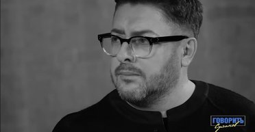 Відомий телеведучий розповів про те, чи спілкується з мамою та іншими родичами з РФ