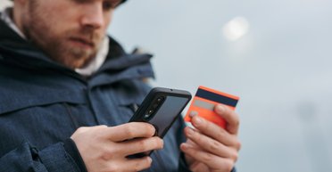 Денег у заробитчан больше нет. Почему сокращается объем переводов в Украину