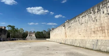 Освящали перцем чили: ученые нашли подношение майя под площадкой для игры в мяч