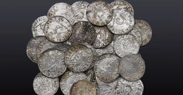 Мужчины нашли в поле монеты тысячелетней давности и продали их за 16 миллионов (фото)