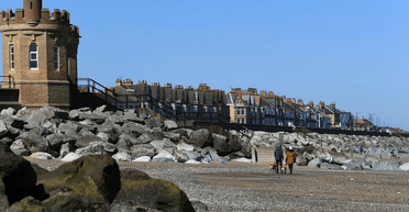 Туристи забули: "унікальне" курортне місто ризикує "застигнути" в часі (фото)