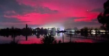 Невероятная красота: украинцы в нескольких регионах наблюдают северное сияние (фото)