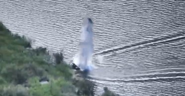 Дважды в одну точку: ВСУ попали в водный скутер ВС РФ, который плыл через Днепр (видео)