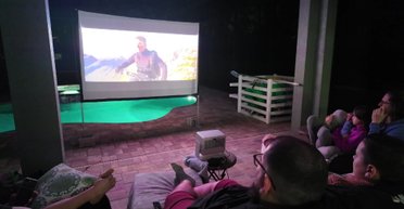 Проєктори тепер можуть замінити 4К-телевізори: експерти підказали, який вибрати (відео)