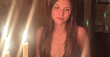 Дизайнерка Віра Вонг показала рідкісне фото своєї прийомної доньки в день її 30-річчя