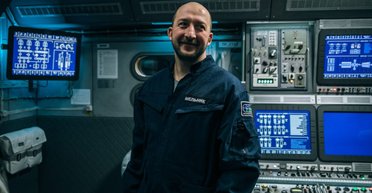 "Ты – космос": рецензия на фильм о последних влюбленных на Земле