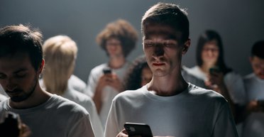 Дофаміновий детокс: як припинити скролити рілси, повернути увагу та ефективність