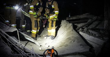 Россияне ударили баллистикой по Николаеву: две женщины погибли, что известно (видео)