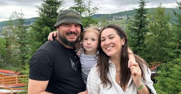 "Он ложится на операцию": Наталка Карпа рассказала о проблемах со здоровьем у мужа Евгения Терехова