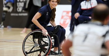 Кейт Міддлтон зіграла в регбі в інвалідному візку (фото)