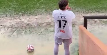 Новый украинский форвард новый украинский форвард: Усик сыграл в футбол в составе "Полесья" (видео)