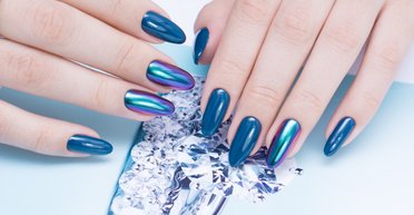 "Котяче око" та мінімалізм: який манікюр зробити на Новий 2025 рік (фото)