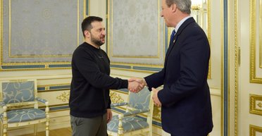 "Хотел, чтобы мой первый визит был именно к вам": в Киев прибыл глава МИД Британии Дэвид Камерон (видео)