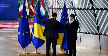 ЄС планує надати Україні "репараційний кредит", який повертатимуть за рахунок Росії, — Reuters