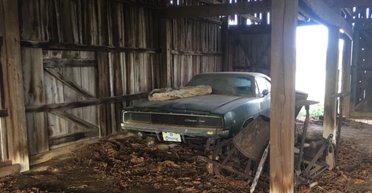 Культовый американский спорткар 60-х простоял 43 года в старом сарае (фото)