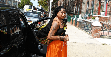 Не стриглася 40 днів: жінка показала "найдовші у світі" дреди (фото)