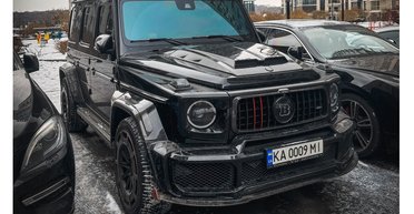 800-сильная ракета: в Киеве засветился яркий тюнингованный "Гелендваген" (фото)