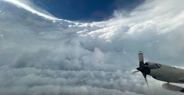 Охотники за ураганами: самолет залетит в центр шторма Эовин, который обрушится на Британию