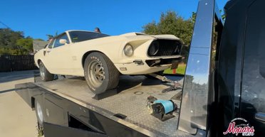 Культовий американський спорткар 60-х за $300 000 простояв понад 50 років у гаражі (відео)