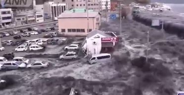 Сильний землетрус у Японії: оголошено попередження про цунамі (відео)