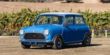 Раритетний Mini Cooper 60-х перетворили на 300-сильний електромобіль (фото)