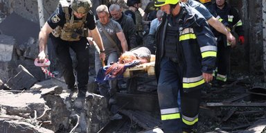 Росія вдарила по Дніпропетровщині: вже відомо про 200 постраждалих та 17 загиблих