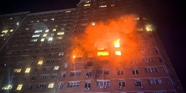Росіяни б'ють по Одесі "Шахедами": горить "Нова пошта" та багатоповерхівка, зникло тепло (відео)