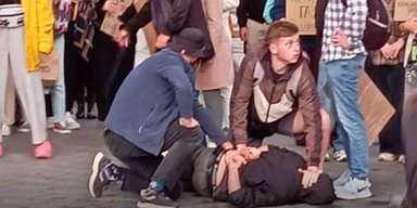 Невідомий намагався напасти з ножем на людей під час мітингу у Львові
