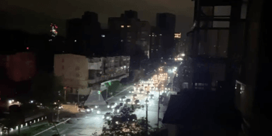 В центрі Києва стався блекаут: без світла три райони, в КМДА пояснили причину (відео)